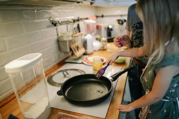 Engager un cuisinier à domicile : découvrez les tarifs et services